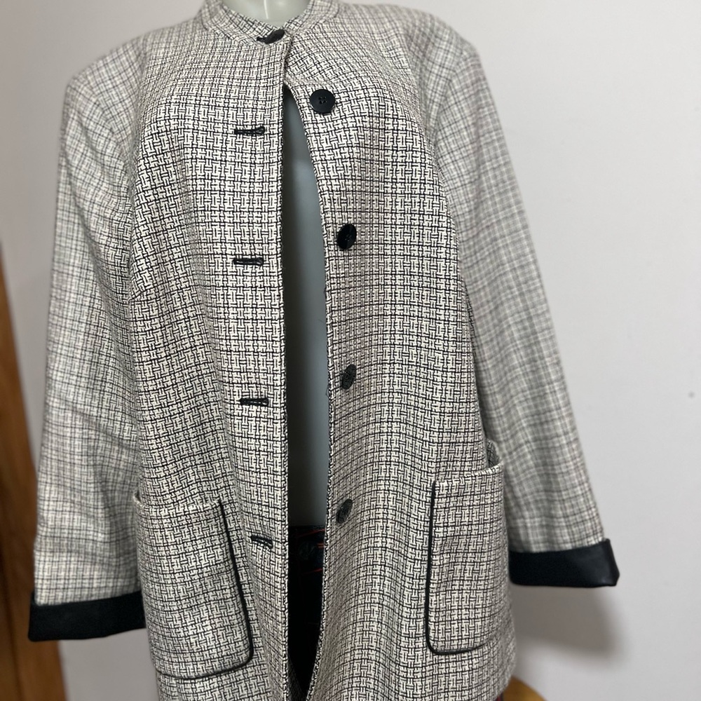 Lafayette 148 New York blazer it supposed be a 10 but is more like a 12